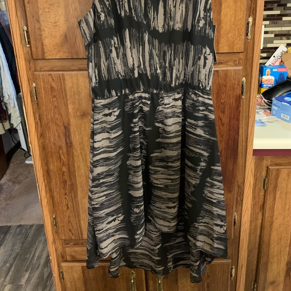Dress - Picture 2 of 5